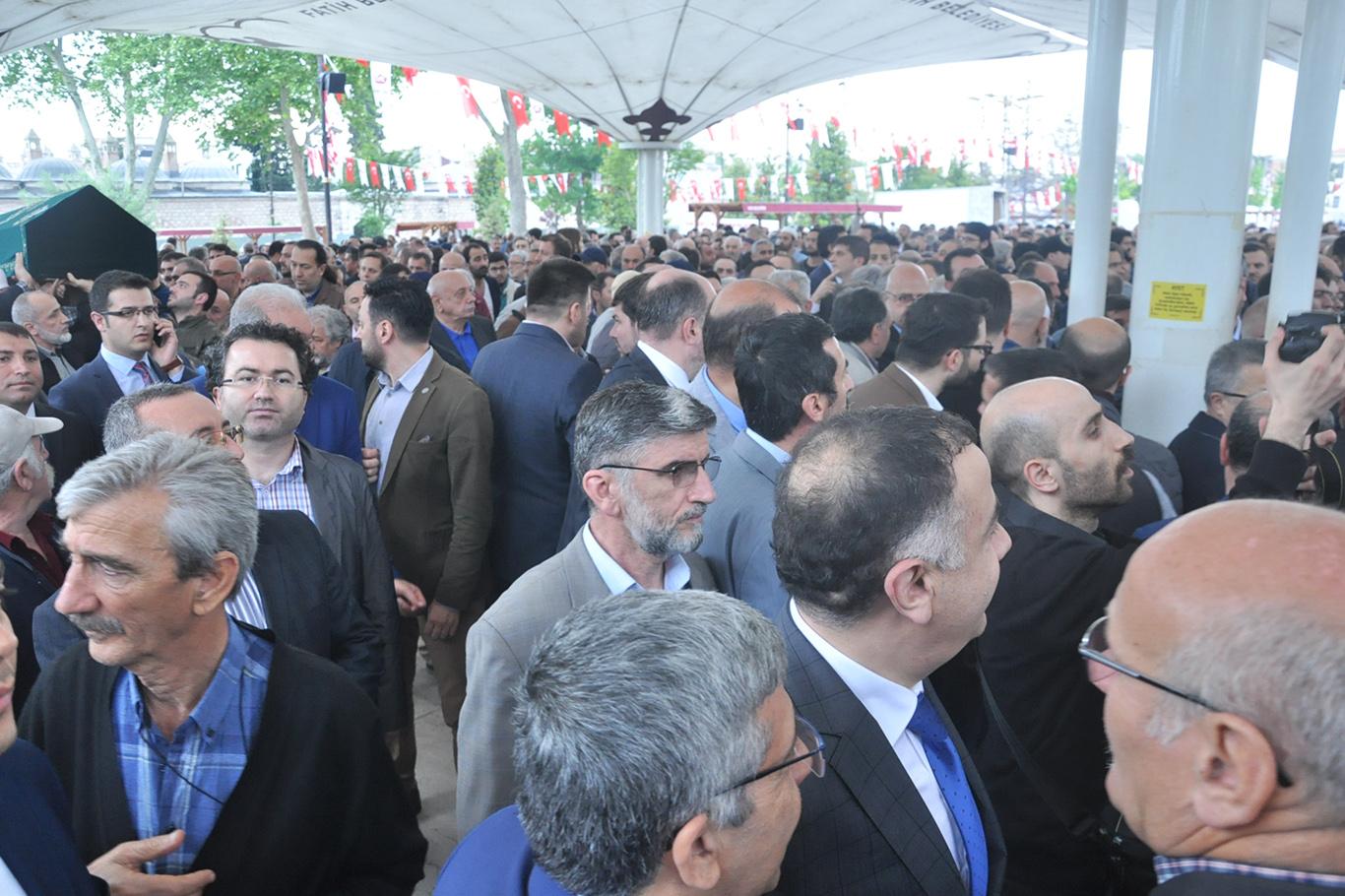Yeni Akit gazetesi Genel Yayın Yönetmeni toprağa verildi Yeni Akit gazetesi Genel Yayın Yönetmeni toprağa verildi